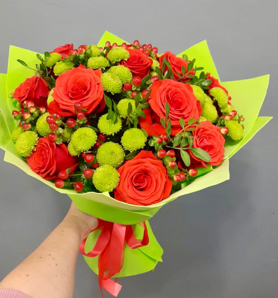 Букет цветов из: Хризантемы и Розы в Белиджи