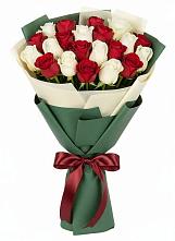 Букет Микс из красных и белых роз в Белиджи