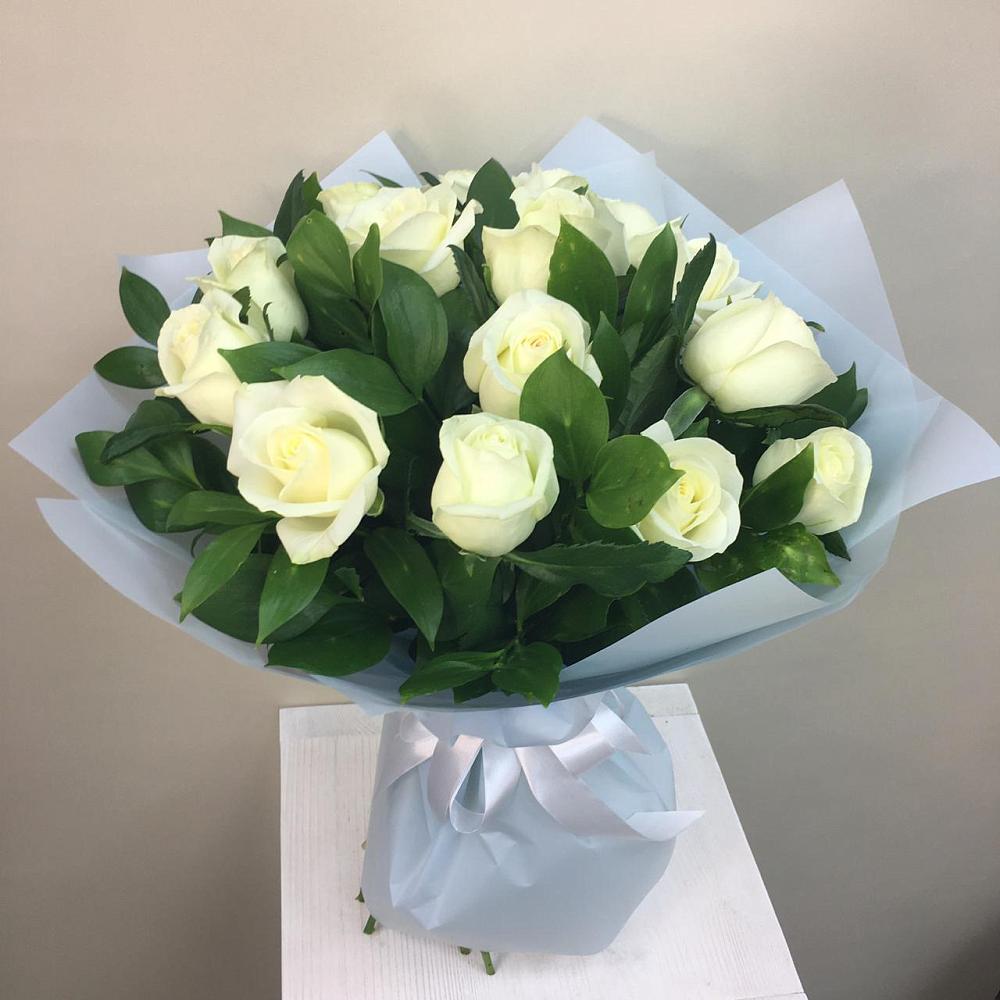Букет 15 Белых роз Проуд в Белиджи
