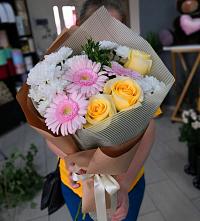 Букет цветов из:  Герберы, Розы и Хризантемы в Белиджи