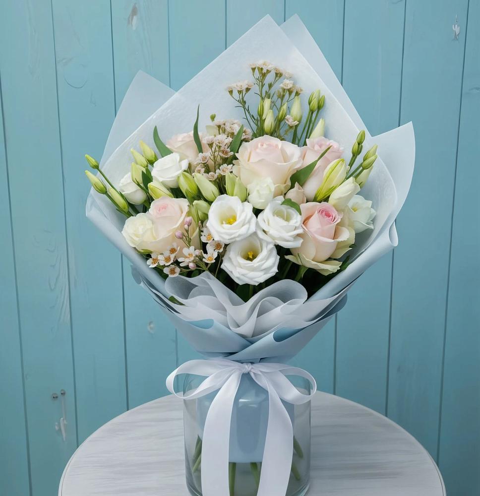 Букет цветов из: Розы и Лизиантусы в Белиджи