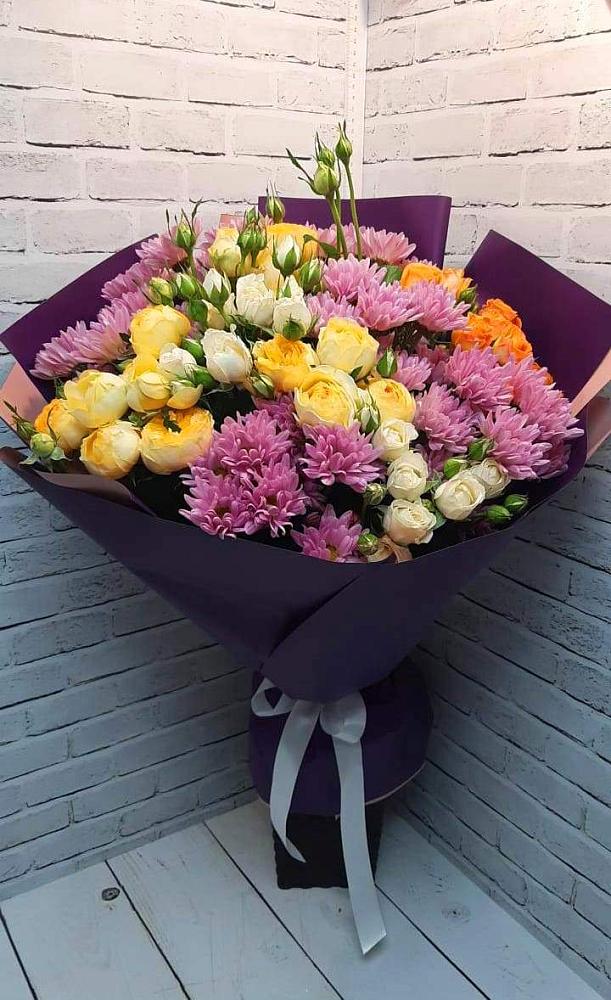Букет цветов из: Хризантемы и Розы в Белиджи