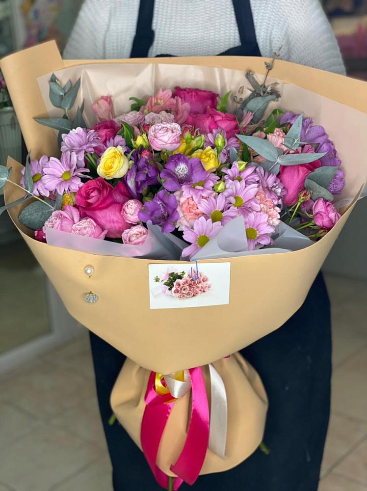 Букет цветов из: Хризантемы, Гвоздики и Альстромерии в Белиджи