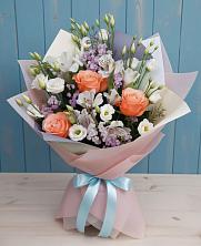 Букет цветов из:  Лизиантусы, Розы, Альстромерии и Гипсофила в Белиджи