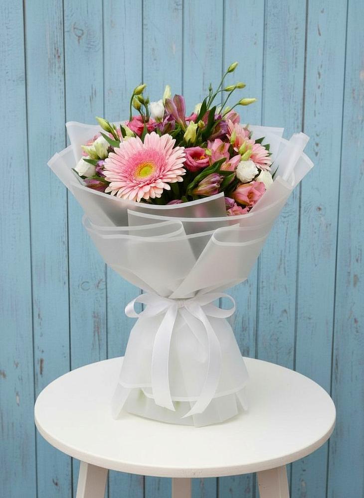 Букет цветов из: Герберы, Альстромерии и Лизиантусы в Белиджи