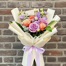 Букет цветов из:  Лизиантусы и Розы в Белиджи