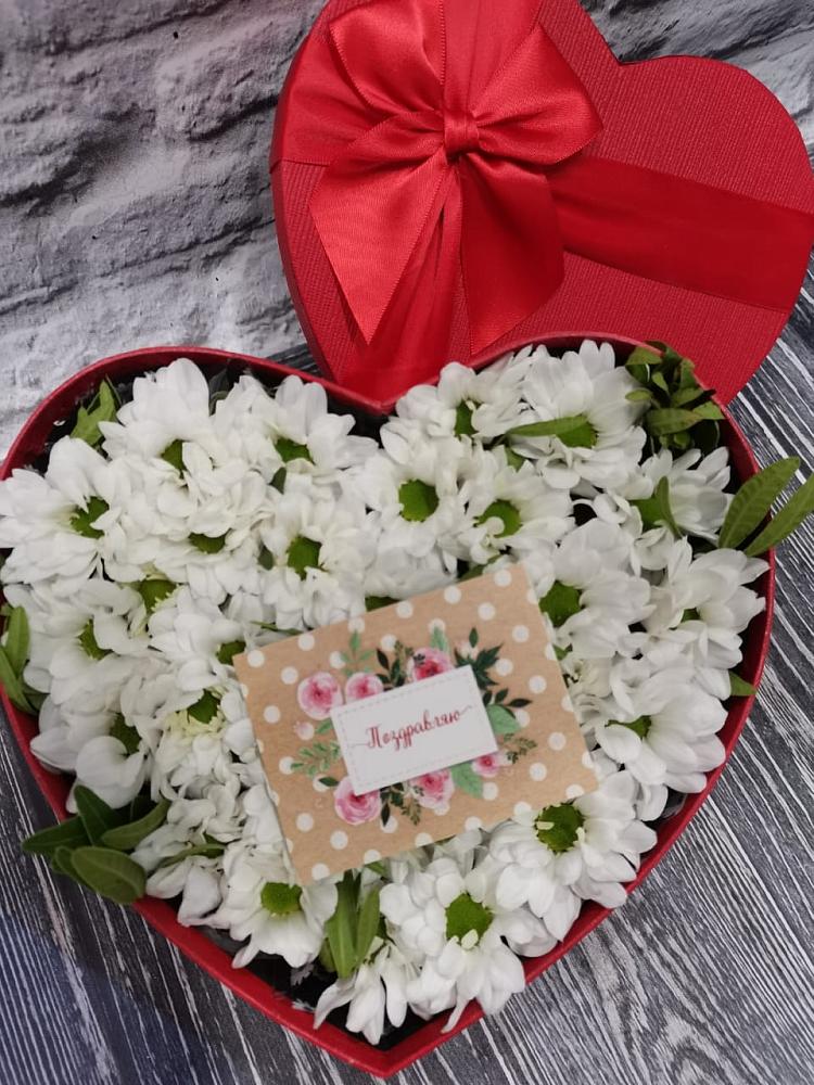 Цветочная композиция из Хризантемы в виде сердца в Белиджи