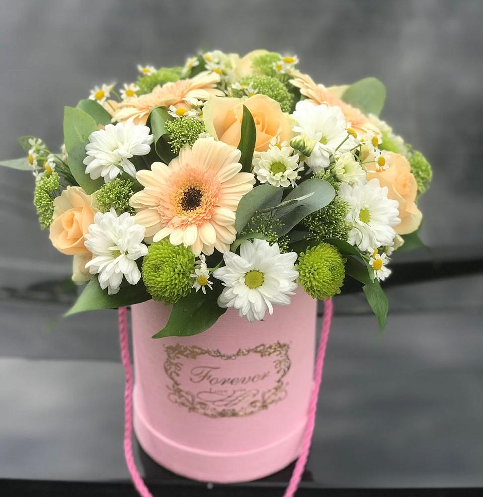 Цветочная композиция из Розы, Герберы и Хризантемы в шляпной коробке в Белиджи