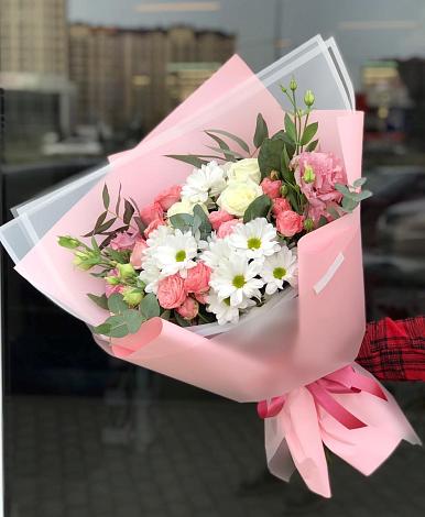 Букет цветов из: Розы, Лизиантусы и Хризантемы в Белиджи
